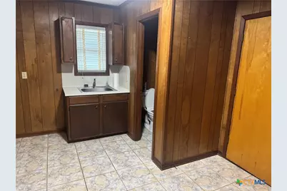 1209 E Morgan Avenue, Cuero, TX 77954 - Photo 17