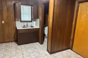 1209 E Morgan Ave, Cuero, TX 77954 - Photo 17