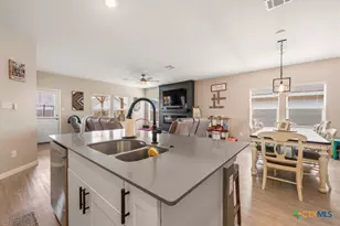 9109 Honey Mesquite, Seguin, TX 78155 - Photo 11