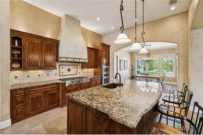 358 Mariposa Loop, New Braunfels, TX 78132 - Photo 13