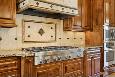 358 Mariposa Loop, New Braunfels, TX 78132 - Photo 15