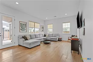 415 Alexander Ave, New Braunfels, TX 78130 - Photo 3