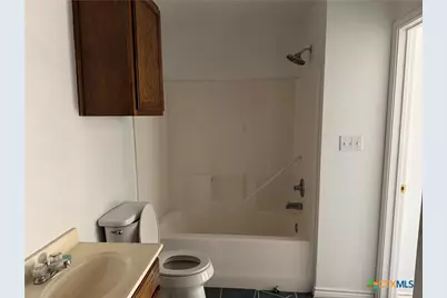 809 W Avenue D, Belton, TX 76513 - Photo 11