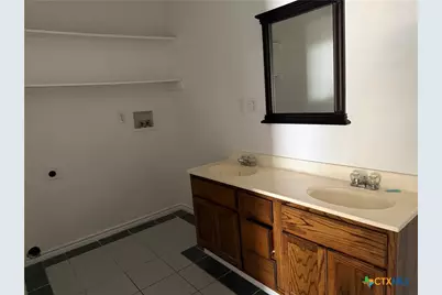 809 W Avenue D, Belton, TX 76513 - Photo 9