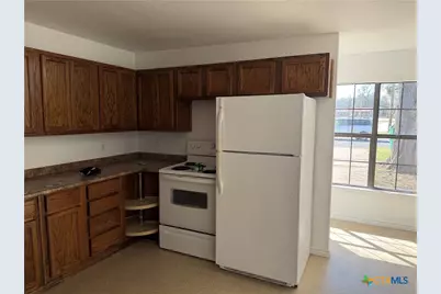 809 W Avenue D, Belton, TX 76513 - Photo 5