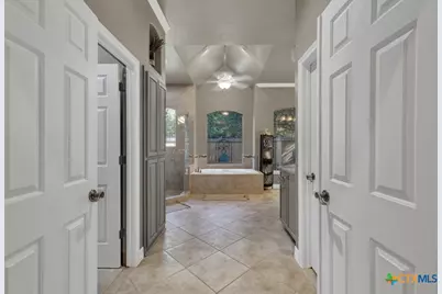 9752 Trophy Oaks Drive, San Antonio, TX 78266 - Photo 19