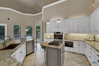 9752 Trophy Oaks Drive, San Antonio, TX 78266 - Photo 9