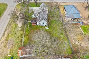 201 N 10th St, Buckholts, TX 76518 - Photo 29