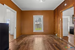 201 N 10th St, Buckholts, TX 76518 - Photo 9