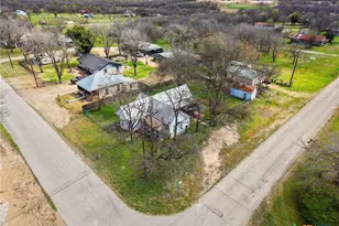 201 N 10th St, Buckholts, TX 76518 - Photo 31
