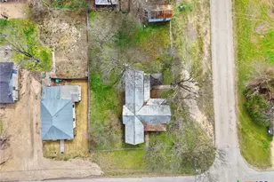 201 N 10th St, Buckholts, TX 76518 - Photo 3