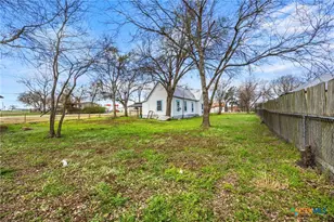 201 N 10th St, Buckholts, TX 76518 - Photo 25