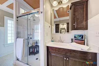 401 W 4th Street, Lampasas, TX 76550 - Photo 35