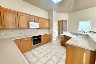 2263 Kensington Way, New Braunfels, TX 78130 - Photo 7