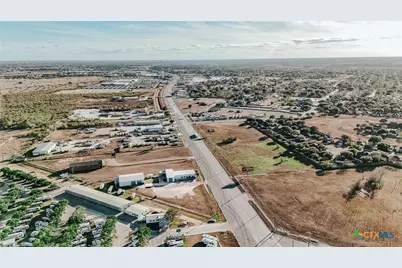 13102 N Navarro, Victoria, TX 77904 - Photo 5