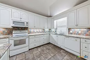 2620 Foresthaven Dr, New Braunfels, TX 78132 - Photo 9