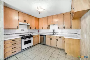 223 Spur Dr, Victoria, TX 77904 - Photo 9