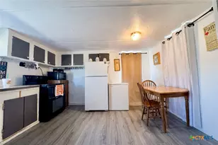 822 E Fannin St, Goliad, TX 77963 - Photo 7