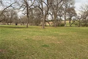 110 Guadalupe Dr, Oglesby, TX 76561 - Photo 31