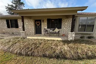 615 River Oaks Dr, Gatesville, TX 76528 - Photo 3