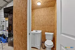 115 Lorenz, Stockdale, TX 78160 - Photo 29