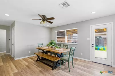 2002 Mission Drive, Victoria, TX 77901 - Photo 9