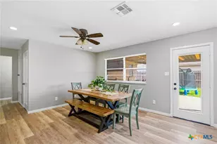 2002 Mission Dr, Victoria, TX 77901 - Photo 9