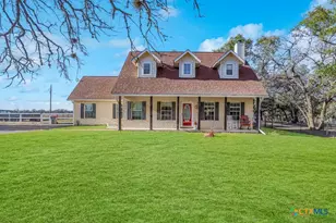 1561 County Rd 320, Floresville, TX 78114 - Photo 1