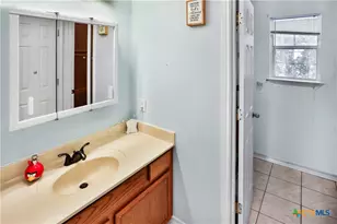 1561 County Rd 320, Floresville, TX 78114 - Photo 9