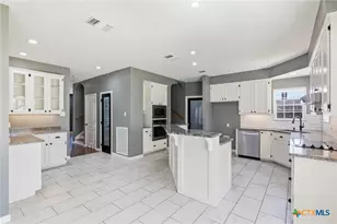 303 Roseland Ave, Victoria, TX 77901 - Photo 13