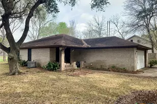 305 Glenmore St, Victoria, TX 77904 - Photo 3