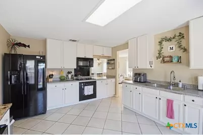 729 Willow Crossing, New Braunfels, TX 78130 - Photo 11