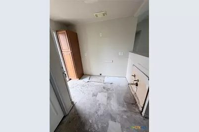 807 S Promenade Street, Hallettsville, TX 77964 - Photo 7