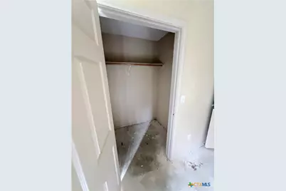 807 S Promenade Street, Hallettsville, TX 77964 - Photo 17