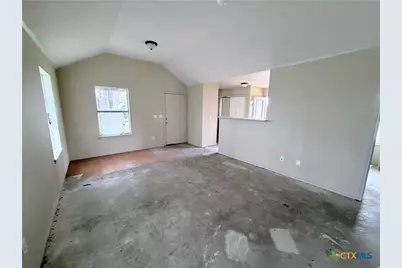 807 S Promenade Street, Hallettsville, TX 77964 - Photo 5