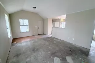 807 S Promenade St, Hallettsville, TX 77964 - Photo 5