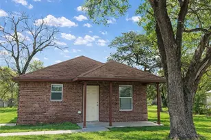 807 S Promenade St, Hallettsville, TX 77964 - Photo 1