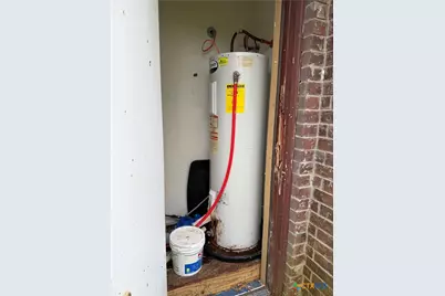 807 S Promenade Street, Hallettsville, TX 77964 - Photo 21