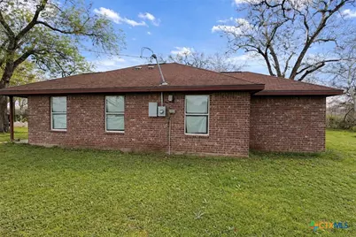 807 S Promenade Street, Hallettsville, TX 77964 - Photo 3