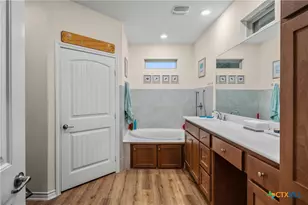 805 Willow Creek Cir, San Marcos, TX 78666 - Photo 15