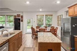 805 Willow Creek Cir, San Marcos, TX 78666 - Photo 7