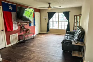 2503 E Mistletoe Ave, Victoria, TX 77901 - Photo 3