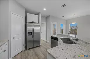 608 Mustang Cir, Nixon, TX 78140 - Photo 5