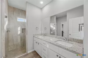 608 Mustang Cir, Nixon, TX 78140 - Photo 9