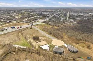 608 Mustang Cir, Nixon, TX 78140 - Photo 19