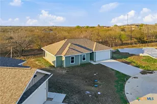 604 Mustang Cir, Nixon, TX 78140 - Photo 13