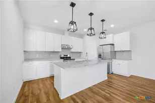 604 Mustang Cir, Nixon, TX 78140 - Photo 3