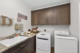 494 Flash Cir, Luling, TX 78648 - Photo 29