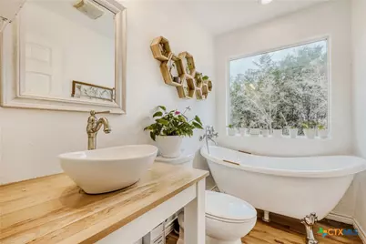 211 Creekwood Court, Spring Branch, TX 78070 - Photo 15