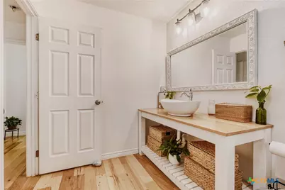 211 Creekwood Court, Spring Branch, TX 78070 - Photo 11